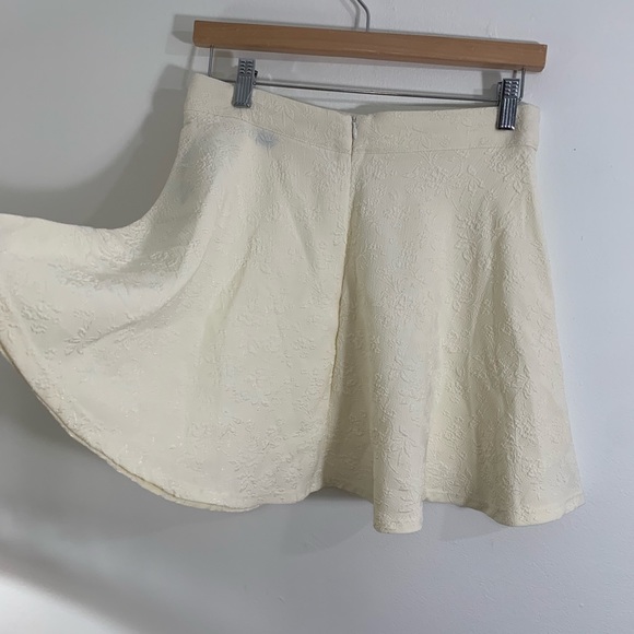 Forever 21 Beige Cream Overlay Skirt - Picture 3 of 8